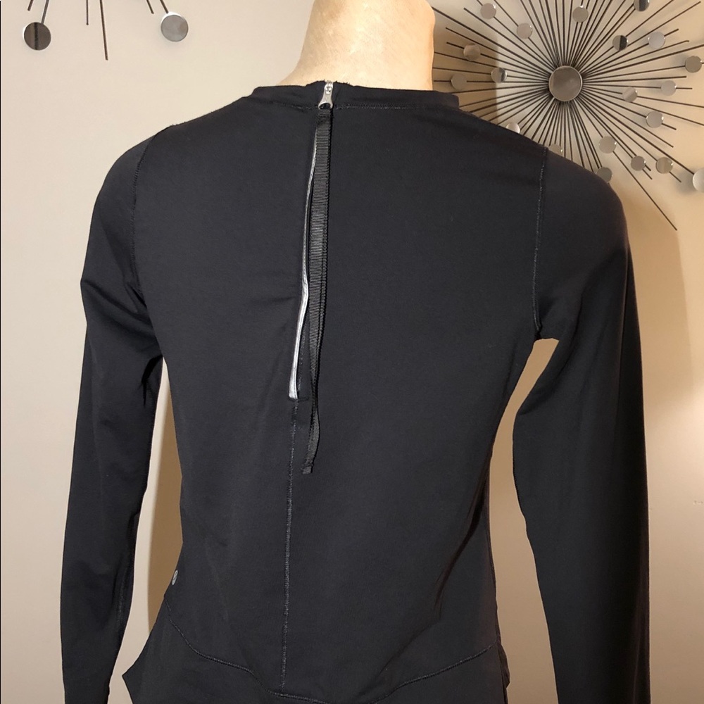 Lululemon long sleeve pullover top, size 6 - Picture 2 of 3